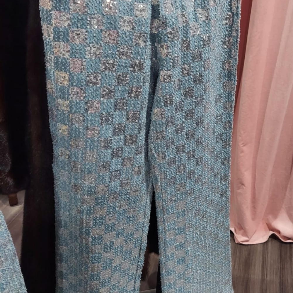 Line & dot sequence suit - Picture 9 of 15